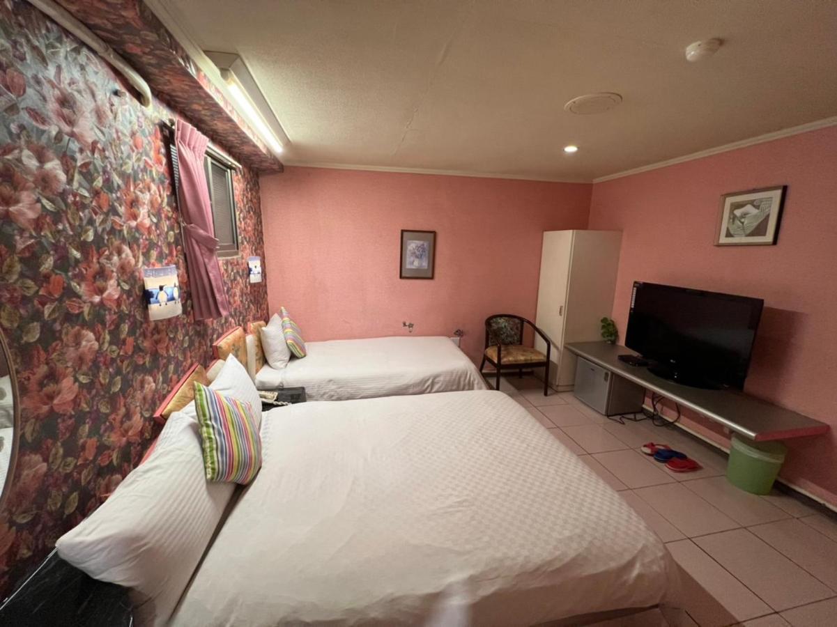 Boston Hotel Chiayi City Exterior photo
