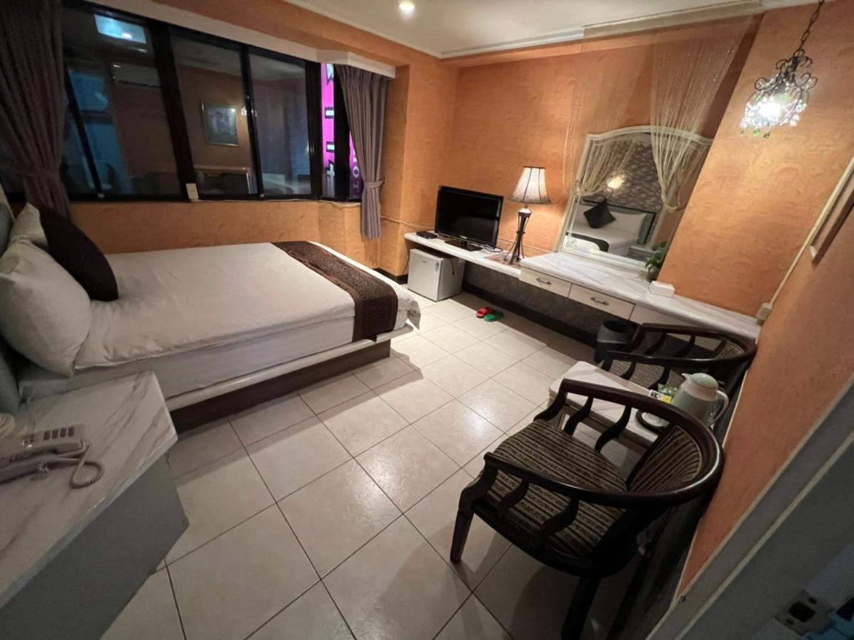 Boston Hotel Chiayi City Exterior photo