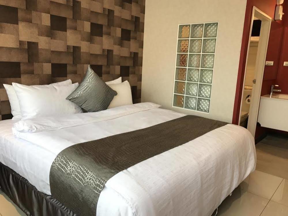 Boston Hotel Chiayi City Exterior photo